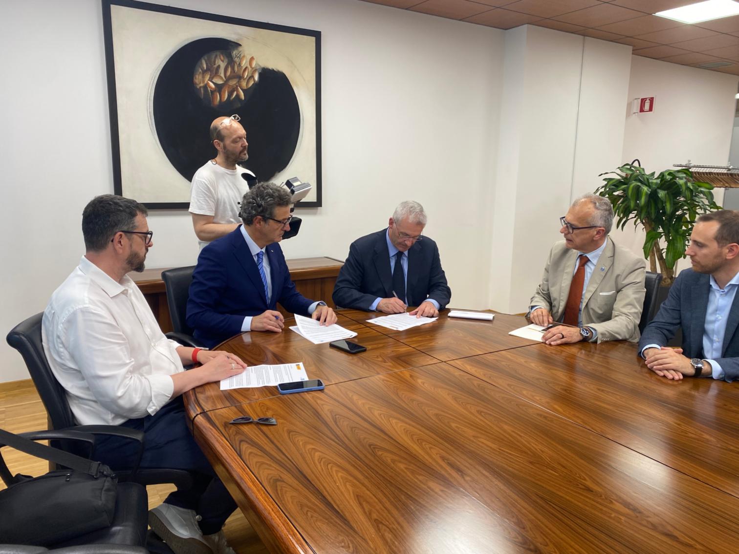 Il momento della firma della convenzione