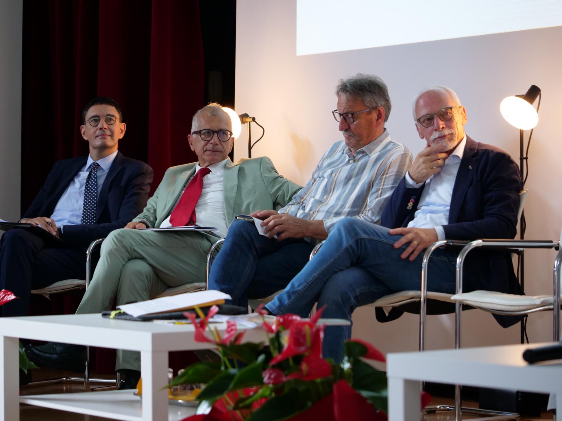 Un momento della tavola rotonda con il dg Piero Mauro Zanin, secondo da sinistra