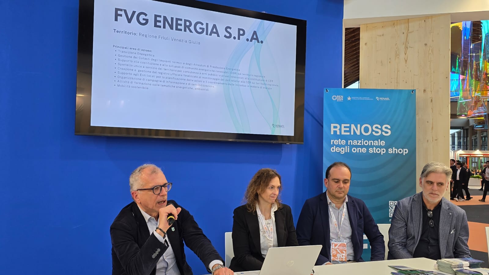 Piero Mauro Zanin, primo da sinistra, durante l'intervento in Fiera