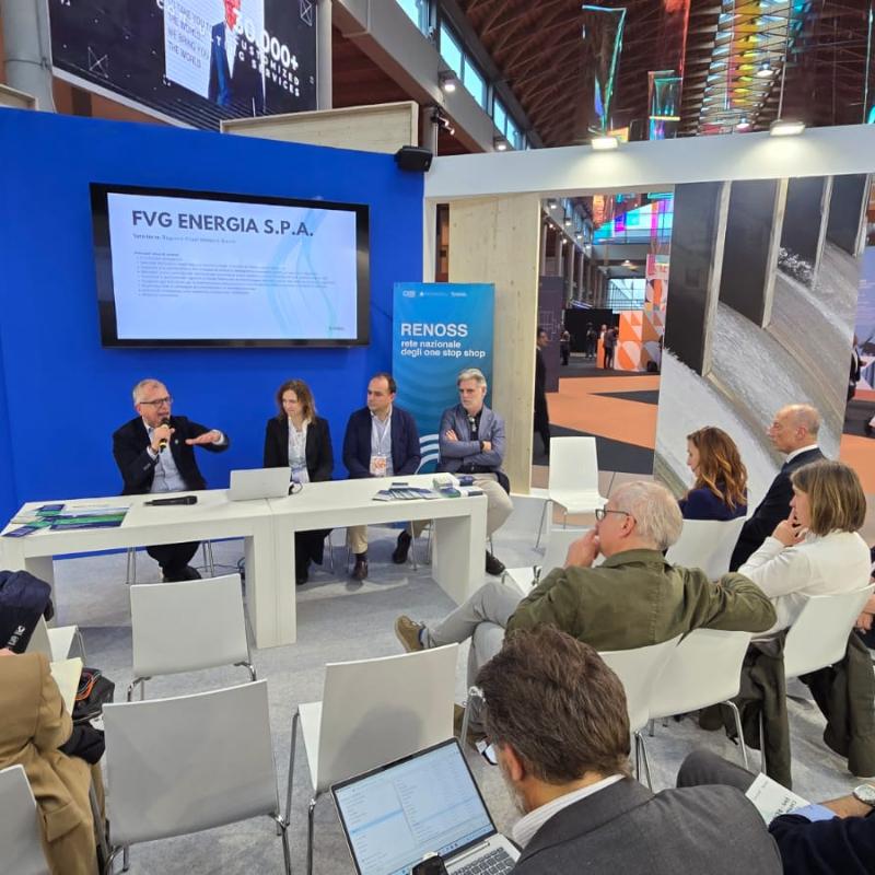 Rimini tavolo da lontano