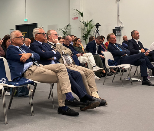 Le prime file, con il dg di Fvg Energia Piero Mauro Zanin (primo da sx) e l'assessore Fabio Scoccimarro (secondo da dx)