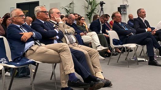 Le prime file, con il dg di Fvg Energia Piero Mauro Zanin (primo da sx) e l'assessore Fabio Scoccimarro (secondo da dx)